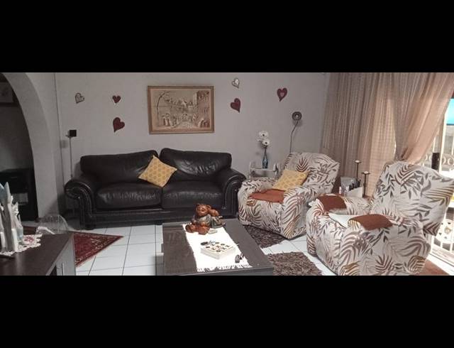 3 BEDROOM HOUSE FOR SALE IN THERESAPARK